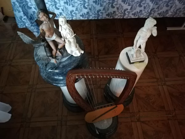 Detalhe de sala Europa, lira